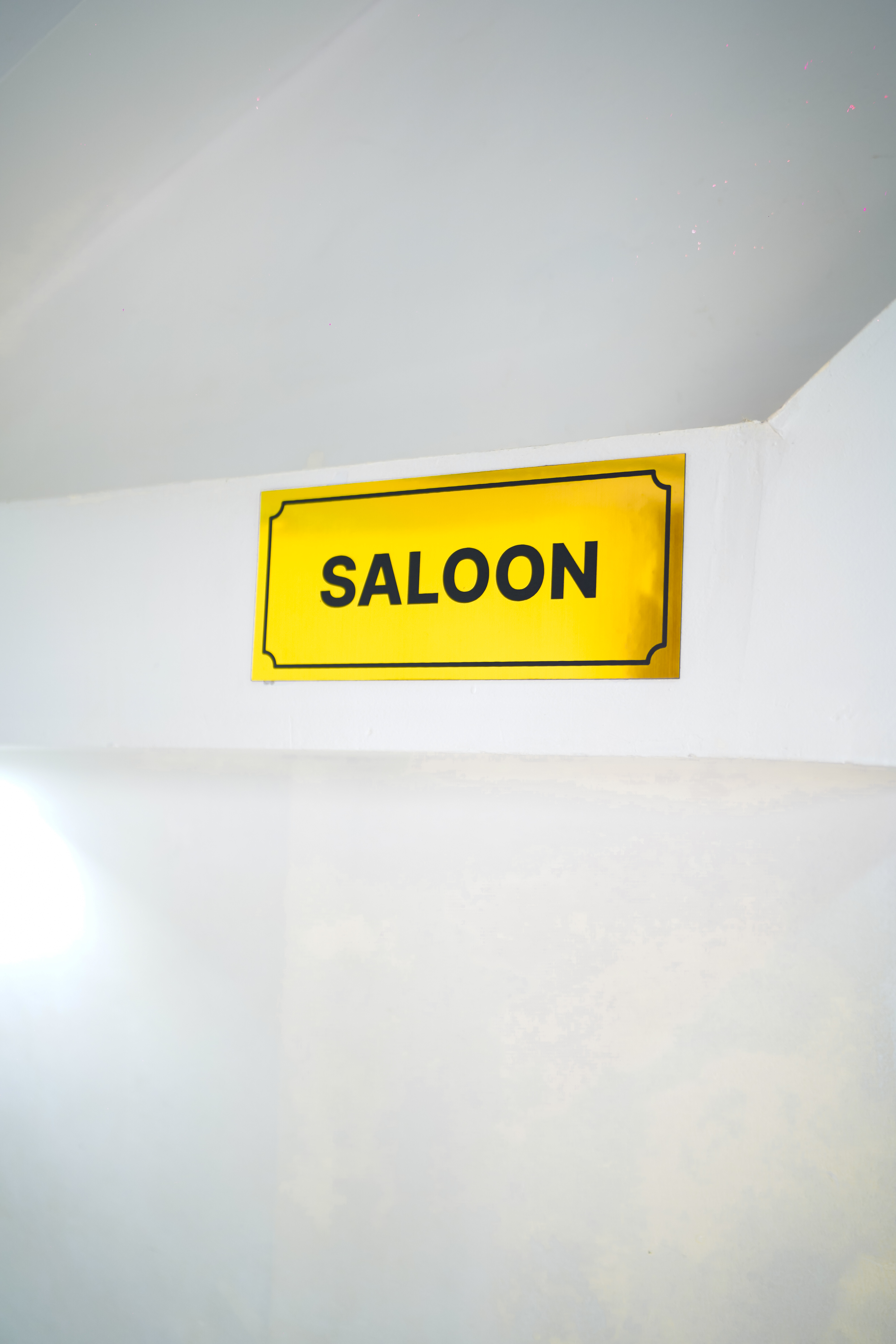 Salon corridor with geometric ceiling design